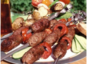 Шашлык из бараньих субпродуктов (печень, сердце)